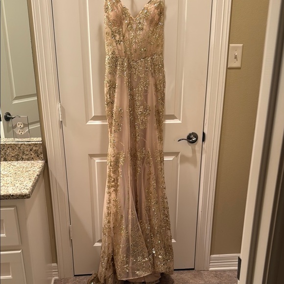Champagne Mermaid Gown with Sweetheart Neckline and Sequin Embellishments - Picture 1 of 9